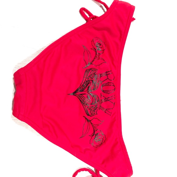 Red Roxy bikini - Picture 4 of 6